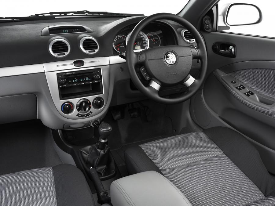  Holden Viva Wagon 2005 года  (фото 13 из 21)